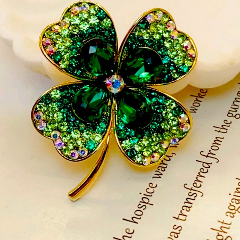 Exquisite & Sparkling Four-Leaf Clover Brooch Green Color, Elegant Pin